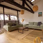 Sous Les Toits De Sainte-cécile Hébergement de vacances *